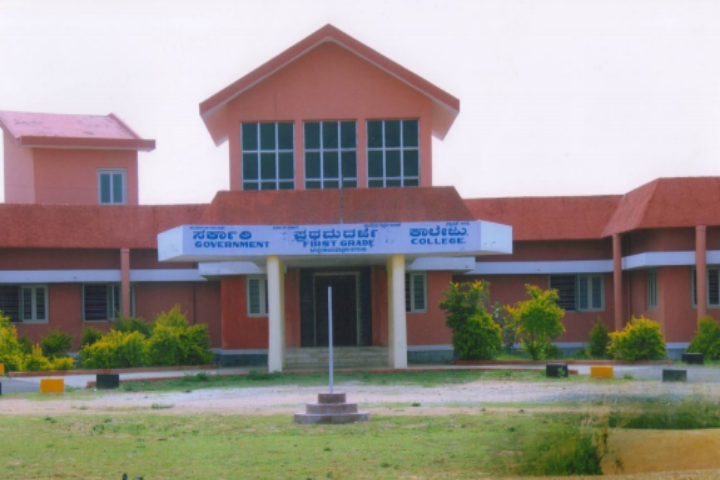 https://cache.careers360.mobi/media/colleges/social-media/media-gallery/22793/2019/1/3/Campus View of Government First Grade College Channarayapatna_Campus-View.png